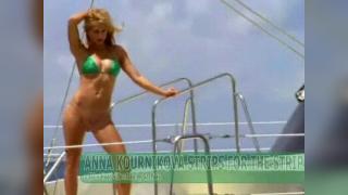 Анна Курникова засветила киску на яхте